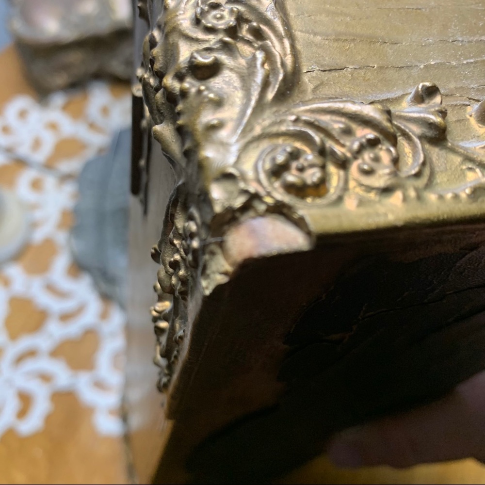 Vintage Gilt Wood & Gesso Dresser Top Glove Box - Picture 10 of 13